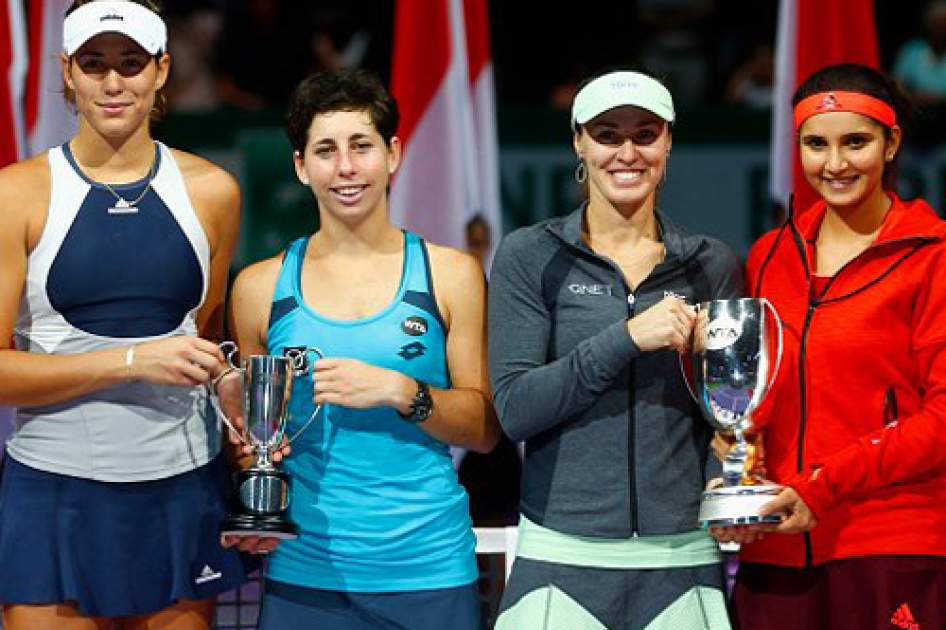 Garbiñe Muguruza se despide del Masters en semifinales y es subcampeona de dobles con Carla Suárez Garbiñe Muguruza se despide del Masters en semifinales y es subcampeona de dobles con Carla Suárez