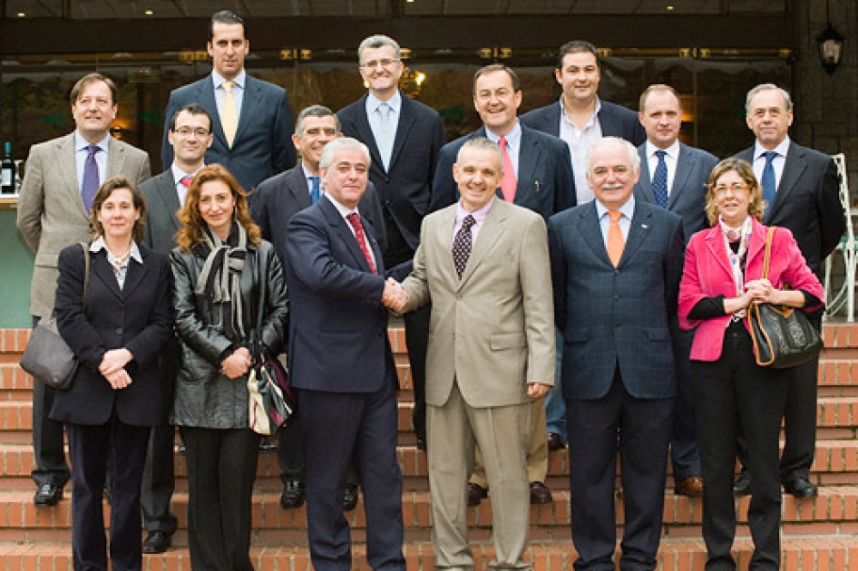 Jos Luis Escauela visita las nuevas instalaciones del C.T. Oviedo