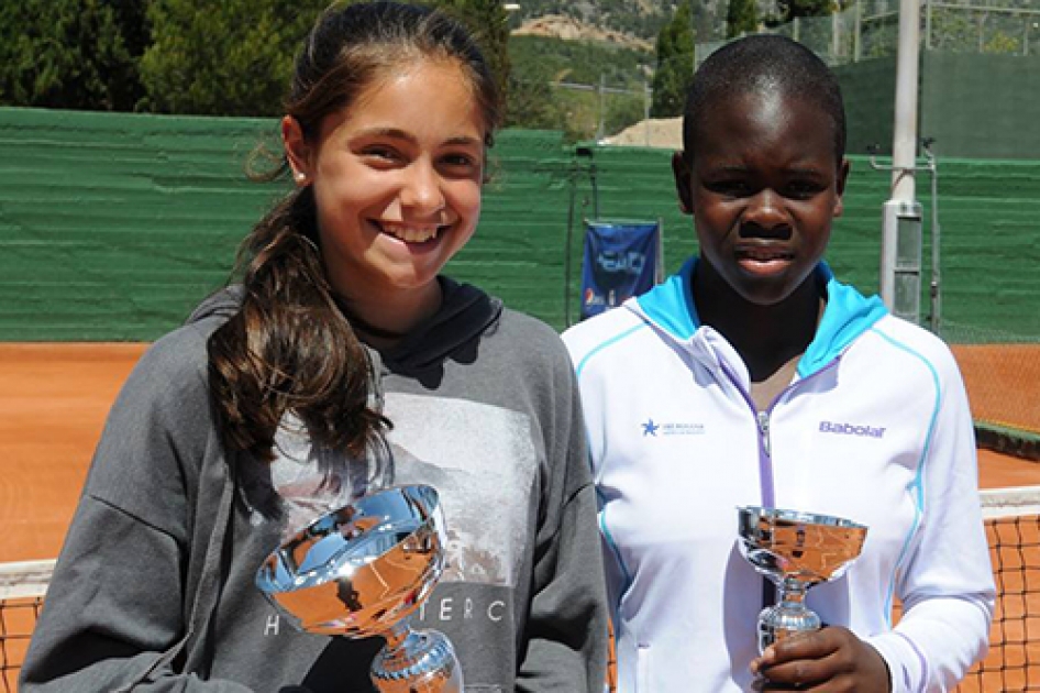 Fiona Arrese supera a Dami Edibson en la final del primer internacional infantil de Mallorca Fiona Arrese supera a Dami Edibson en la final del primer internacional infantil de Mallorca