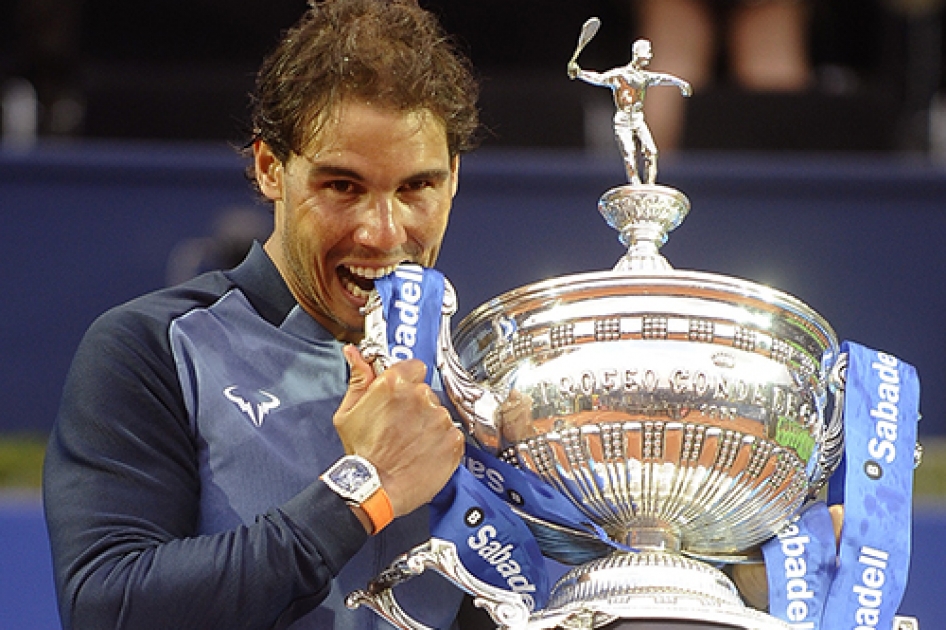 Nadal también conquista su 9º título en Barcelona e iguala el récord de Vilas en tierra (49) Nadal también conquista su 9º título en Barcelona e iguala el récord de Vilas en tierra (49)
