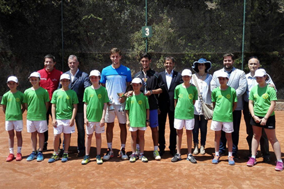 Albert Alcaraz rompe la mala racha y conquista su primer título profesional en Valldoreix Albert Alcaraz rompe la mala racha y conquista su primer título profesional en Valldoreix