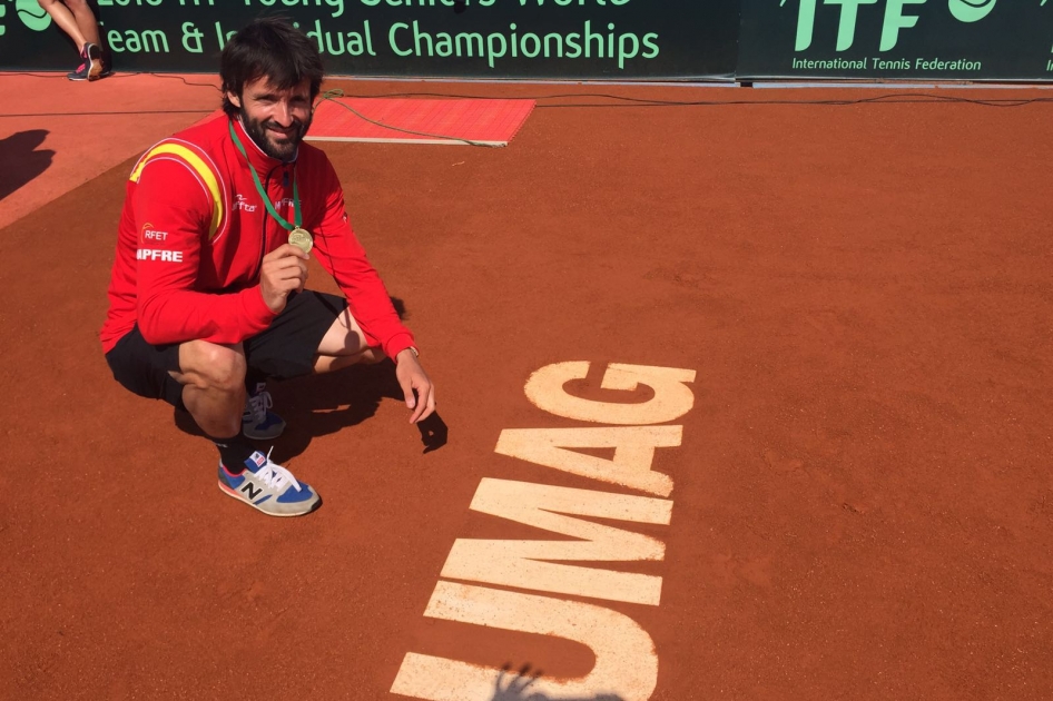 Roberto Menéndez conquista su cuarto título mundial, primero en la categoría +40 Roberto Menéndez conquista su cuarto título mundial, primero en la categoría +40