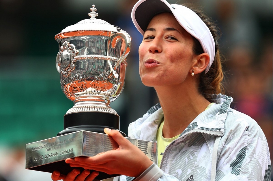 Garbiñe Muguruza hace historia al conquistar su primer título de Roland Garros ante Serena Williams Garbiñe Muguruza hace historia al conquistar su primer título de Roland Garros ante Serena Williams