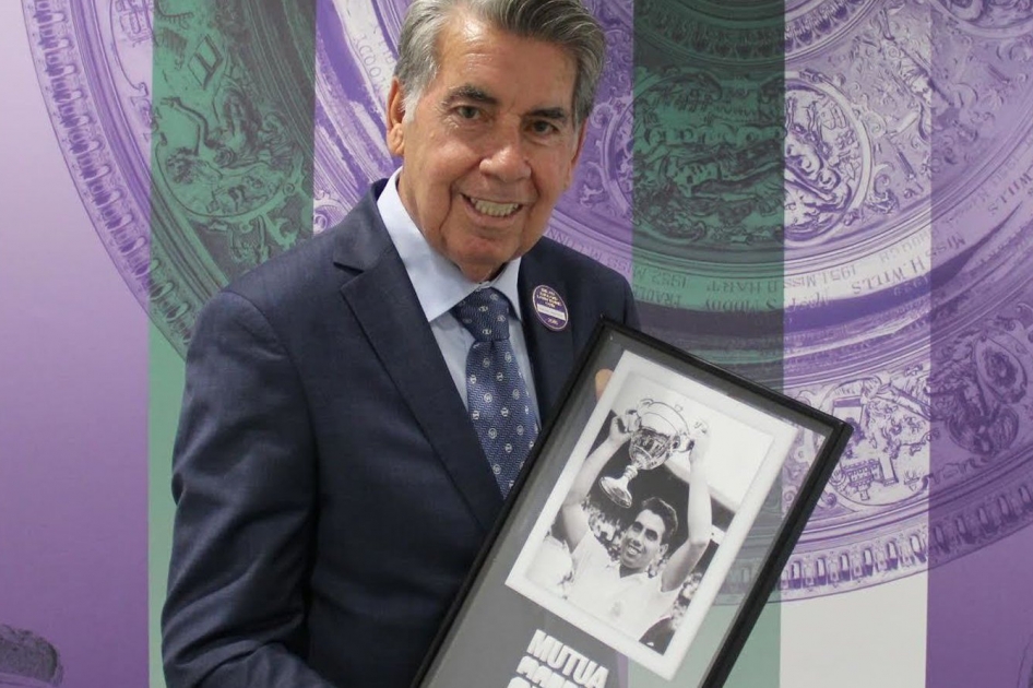 Este viernes se cumplen 50 años del triunfo de Manolo Santana sobre la hierba de Wimbledon Este viernes se cumplen 50 años del triunfo de Manolo Santana sobre la hierba de Wimbledon