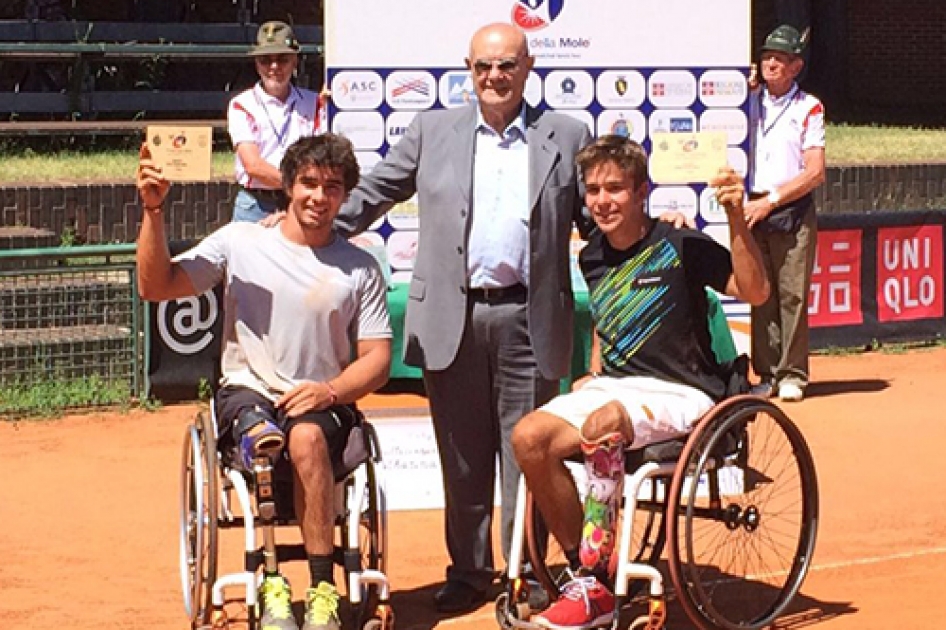 Semifinales de Daniel Caverzaschi en Turín donde gana el título de dobles con Martín De la Puente Semifinales de Daniel Caverzaschi en Turín donde gana el título de dobles con Martín De la Puente