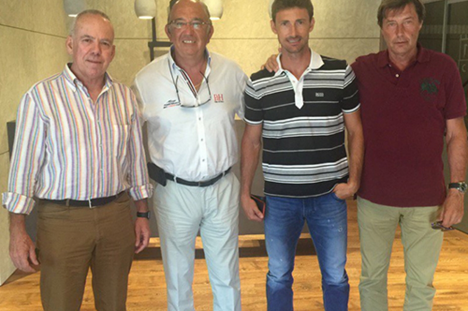 El Presidente y el Director Deportivo de la RFET visitan la academia Equelite de Juan Carlos Ferrero El Presidente y el Director Deportivo de la RFET visitan la academia Equelite de Juan Carlos Ferrero