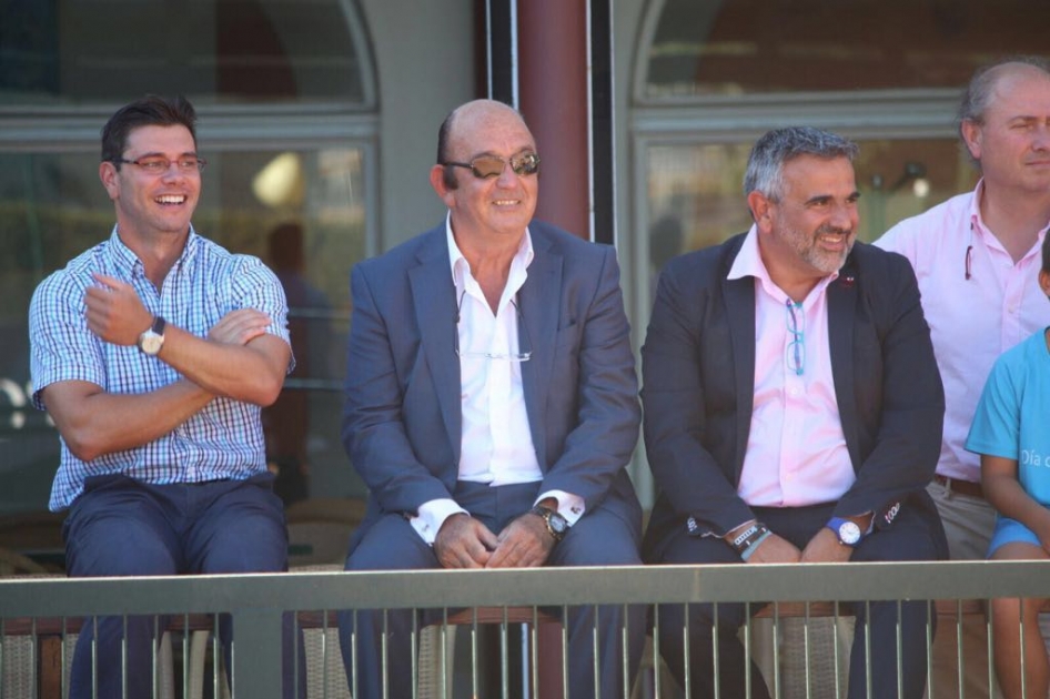 Visita del Presidente de la RFET Miguel Díaz al Campeonato Navarro Absoluto Visita del Presidente de la RFET Miguel Díaz al Campeonato Navarro Absoluto
