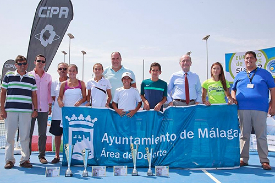 Emma Sánchez gana el internacional Sub’12 de Málaga donde Irene Artigas y Carlos Guerrero son finalistas Emma Sánchez gana el internacional Sub’12 de Málaga donde Irene Artigas y Carlos Guerrero son finalistas