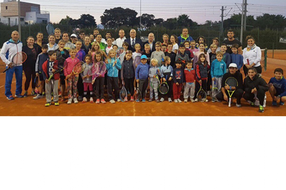 El Presidente y Vicepresidente Primero de la RFET visitan la escuela de Rubén Ramírez en Alicante El Presidente y Vicepresidente Primero de la RFET visitan la escuela de Rubén Ramírez en Alicante