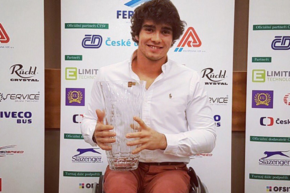 Semifinales de Daniel Caverzaschi en Praga, donde gana el título de dobles Semifinales de Daniel Caverzaschi en Praga, donde gana el título de dobles