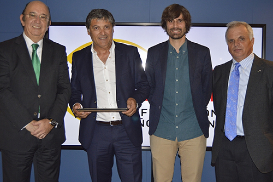La RFET otorga su Insignia de Oro a Toni Nadal en reconocimiento a su trayectoria como entrenador La RFET otorga su Insignia de Oro a Toni Nadal en reconocimiento a su trayectoria como entrenador