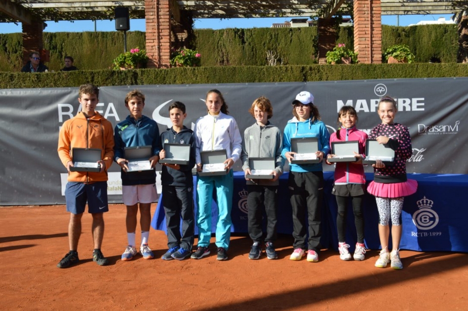 Óscar Pinto, Anne Mintegi, Pepe León y Vanesa Danko ganan el primer torneo Rafa Nadal Tour by Mapfre en Barcelona Óscar Pinto, Anne Mintegi, Pepe León y Vanesa Danko ganan el primer torneo Rafa Nadal Tour by Mapfre en Barcelona