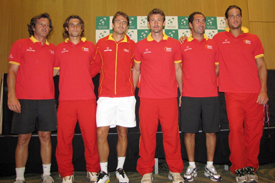 España sigue con su plan de preparación para las semifinales de Copa Davis