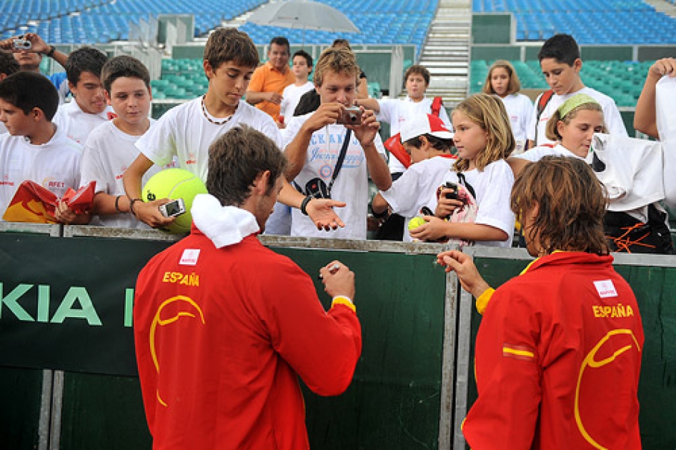 Mapfre acerca a los niños de Torre Pacheco la Selección Española de Tenis