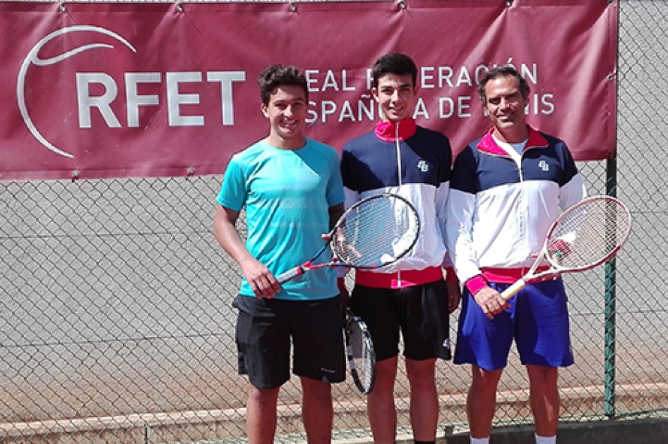 Los valencianos Álvaro Sáez y Gonzalo Ferrer se entrenan en el CAR con los técnicos de la RFET Los valencianos Álvaro Sáez y Gonzalo Ferrer se entrenan en el CAR con los técnicos de la RFET