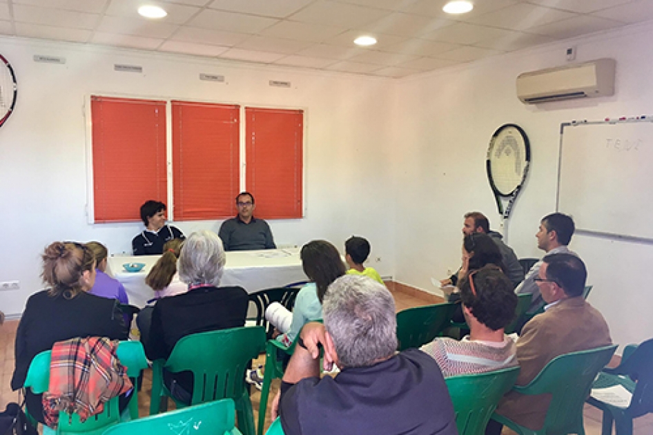 Charla sobre arbitraje en categoras juveniles en el ITF Juniors G1 de Villena