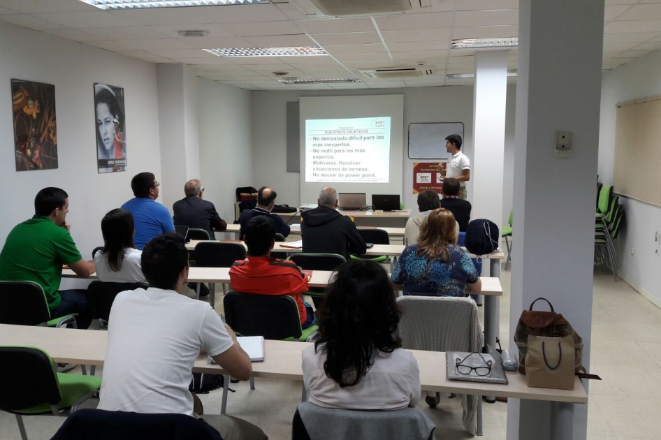 Arrancan los primeros cursos de formación permanente (reciclajes) de árbitros nacionales RFET