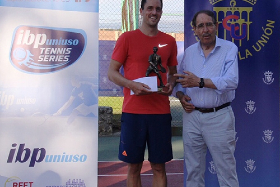 Ricardo Villacorta se lleva el primer torneo del nuevo circuito “IBP Uniuso Tennis Series” en Segovia Ricardo Villacorta se lleva el primer torneo del nuevo circuito “IBP Uniuso Tennis Series” en Segovia
