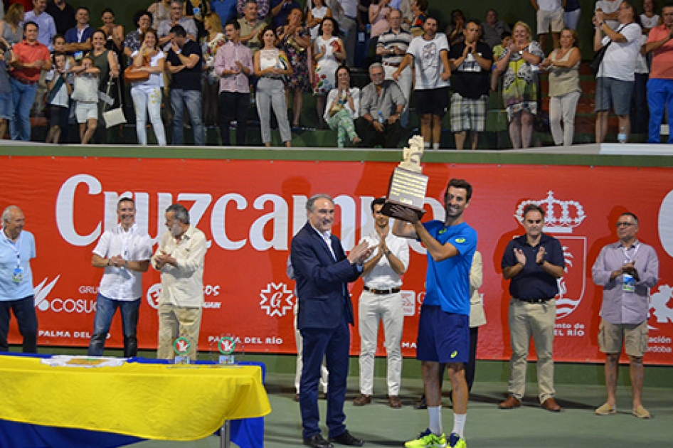 Alejandro Davidovich alcanza su primera final profesional en el Open Cruzcampo de Palma del Río Alejandro Davidovich alcanza su primera final profesional en el Open Cruzcampo de Palma del Río