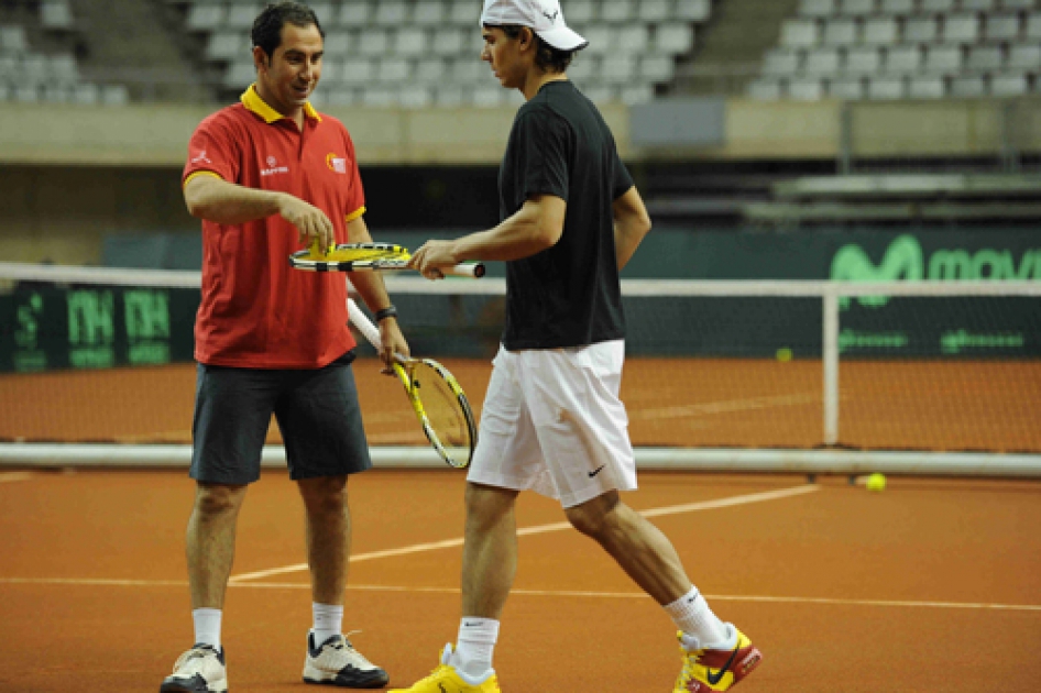 Rafael Nadal toma contacto con la pista del Sant Jordi