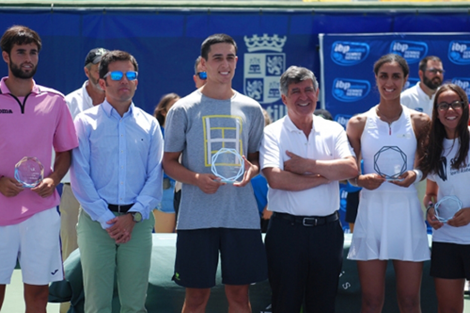 Jessica de Lucas y Sergio Redondo se llevan la 6ª prueba del IBP Uniuso Tennis Series en Béjar Jessica de Lucas y Sergio Redondo se llevan la 6ª prueba del IBP Uniuso Tennis Series en Béjar