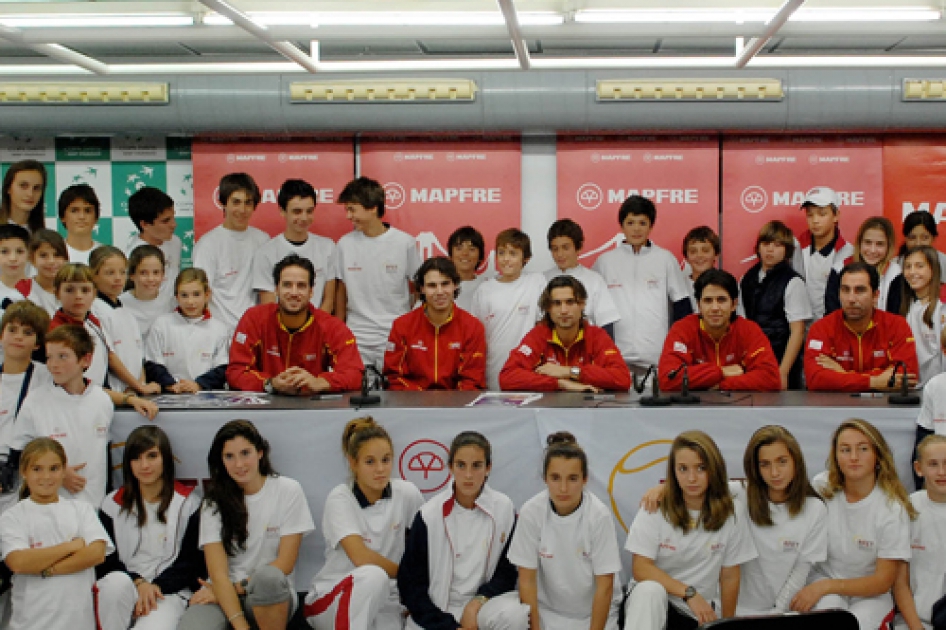 Mapfre acerca la Selección Española a los más pequeños Mapfre acerca la Selección Española a los más pequeños