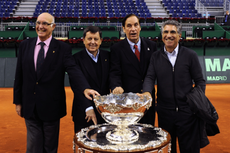 Las leyendas del tenis espaol apuestan por el equipo de Albert Costa