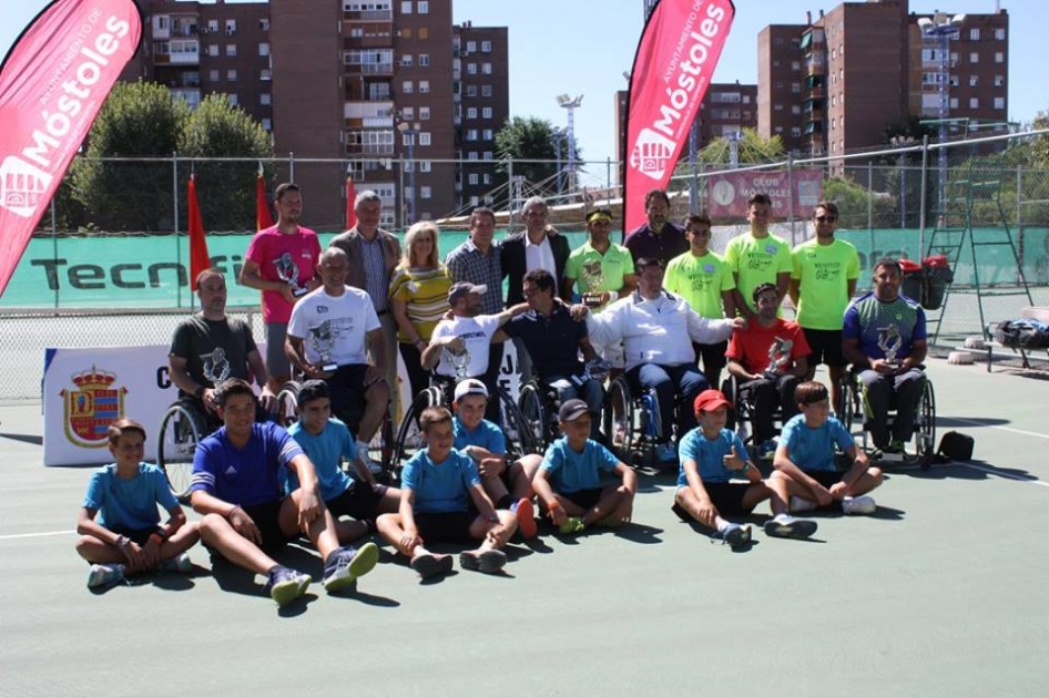 Álvaro Illobre se lleva el abierto nacional de tenis en silla de Móstoles ante Juanjo Rodríguez Álvaro Illobre se lleva el abierto nacional de tenis en silla de Móstoles ante Juanjo Rodríguez