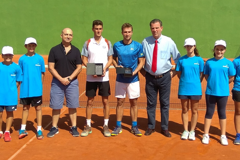 Miguel Ángel Semmler cae en la final de Melilla ante el canadiense Steven Díez Miguel Ángel Semmler cae en la final de Melilla ante el canadiense Steven Díez
