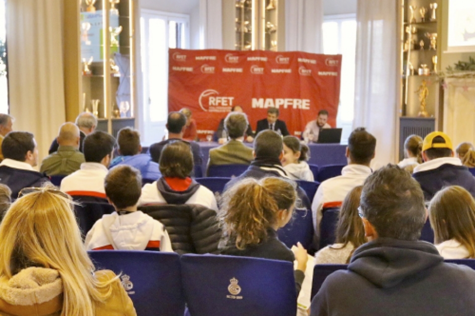 Charla “Dopaje: Lo que debes saber” en el RCT Barcelona-1899 con motivo del Rafa Nadal Tour by MAPFRE Charla “Dopaje: Lo que debes saber” en el RCT Barcelona-1899 con motivo del Rafa Nadal Tour by MAPFRE