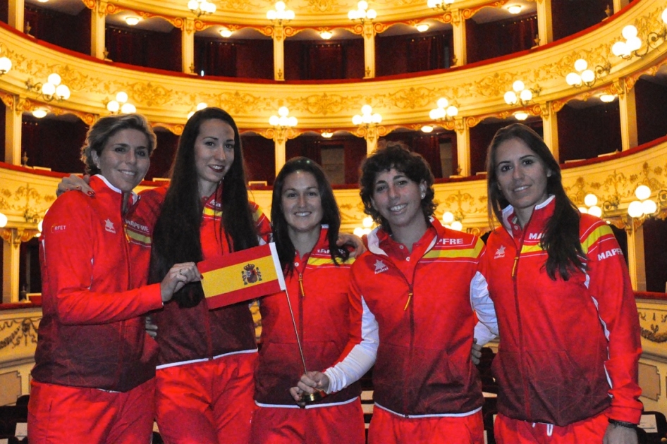 Carla Suárez abrirá la Fed Cup en Italia y Lara Arrubarrena jugará después con Sara Errani Carla Suárez abrirá la Fed Cup en Italia y Lara Arrubarrena jugará después con Sara Errani