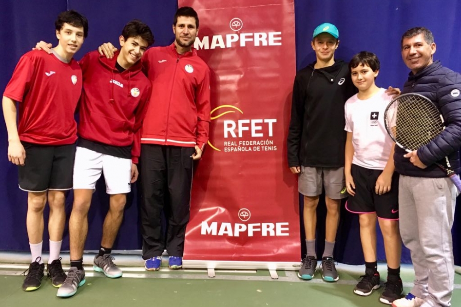 Jugadores de La Rioja visitan el CAR de Sant Cugat dentro del Plan Territorial de seguimiento de la RFET