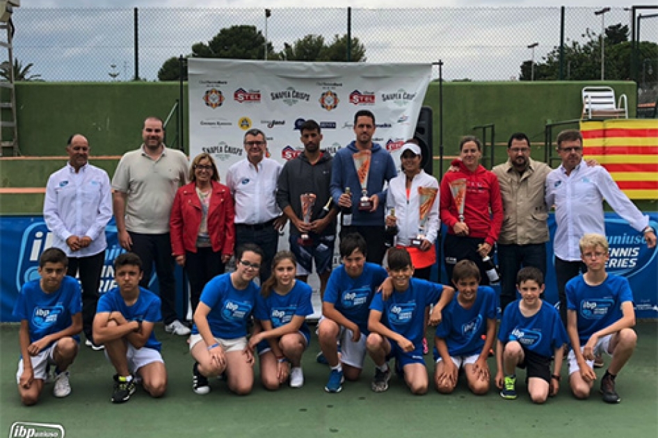 M Jos Luque y Ricardo Villacorta ganan en Roda de Bar y confirman su liderazgo en las IBP Uniuso Tennis Series