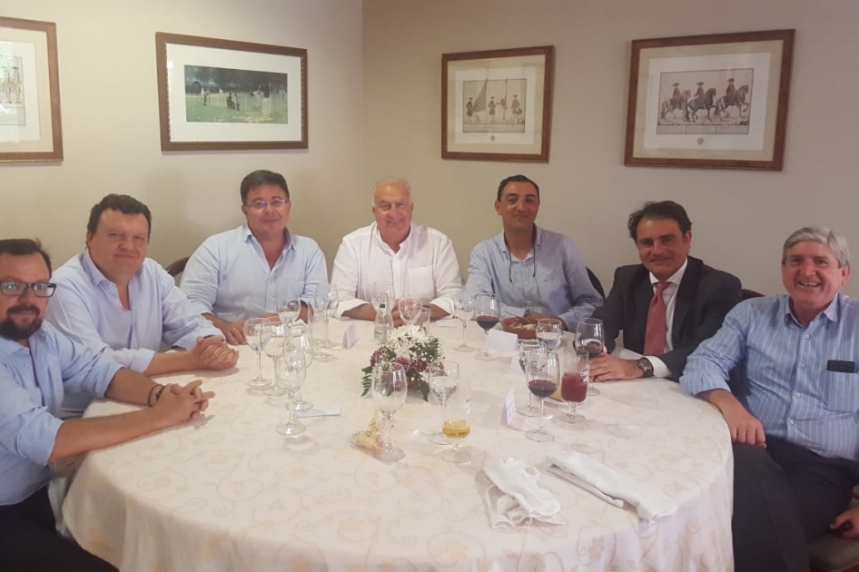 El Comité Español de Árbitros de Tenis (CEAT) y la RFET se reúnen con el Real Club Tenis Betis El Comité Español de Árbitros de Tenis (CEAT) y la RFET se reúnen con el Real Club Tenis Betis