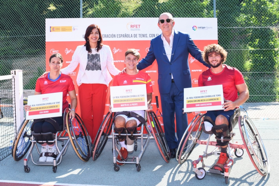 La RFET entrega las becas a la selección española MAPFRE de tenis en silla de ruedas La RFET entrega las becas a la selección española MAPFRE de tenis en silla de ruedas