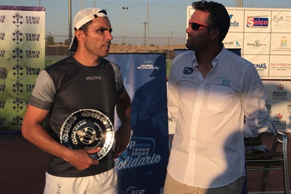 Quino Muoz gana el torneo de Villanueva de la Serena en las IBP Uniuso Tennis Series
