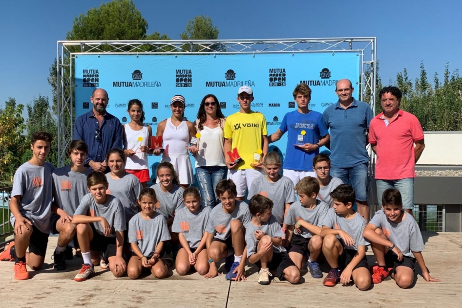 Carolina Gómez Alonso y Miguel Pérez Peña ganan el torneo “Mutua Madrid Open Sub’16” de Lleida Carolina Gómez Alonso y Miguel Pérez Peña ganan el torneo “Mutua Madrid Open Sub’16” de Lleida