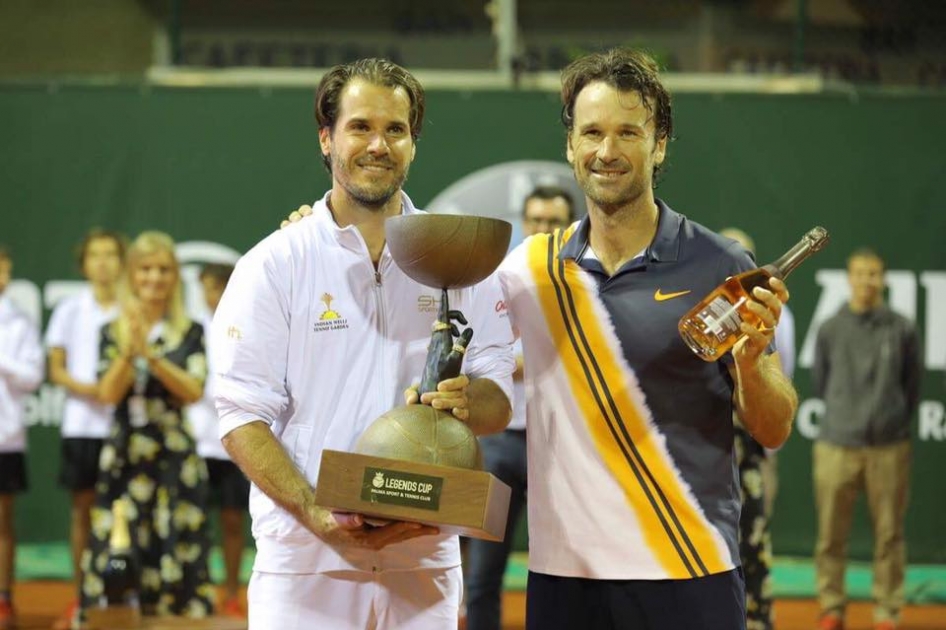 Carlos Moyá es finalista de la Legends Cup de Palma ante Tommy Haas Carlos Moyá es finalista de la Legends Cup de Palma ante Tommy Haas