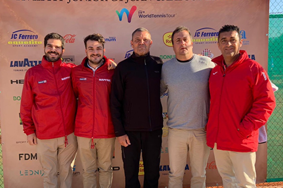 Equipo arbitral en el torneo ITF World Tennis Tour Juniors de Villena Equipo arbitral en el torneo ITF World Tennis Tour Juniors de Villena