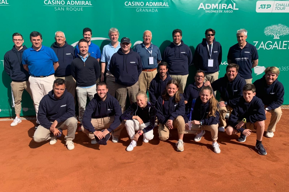 Equipo arbitral en el primer ATP Challenger del ao en Marbella