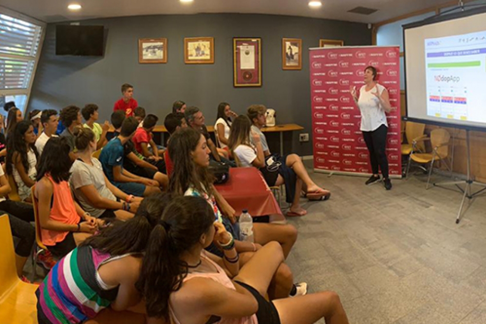 La RFET imparte una charla antidopaje en el Campeonato de España Cadete en Tarragona La RFET imparte una charla antidopaje en el Campeonato de España Cadete en Tarragona