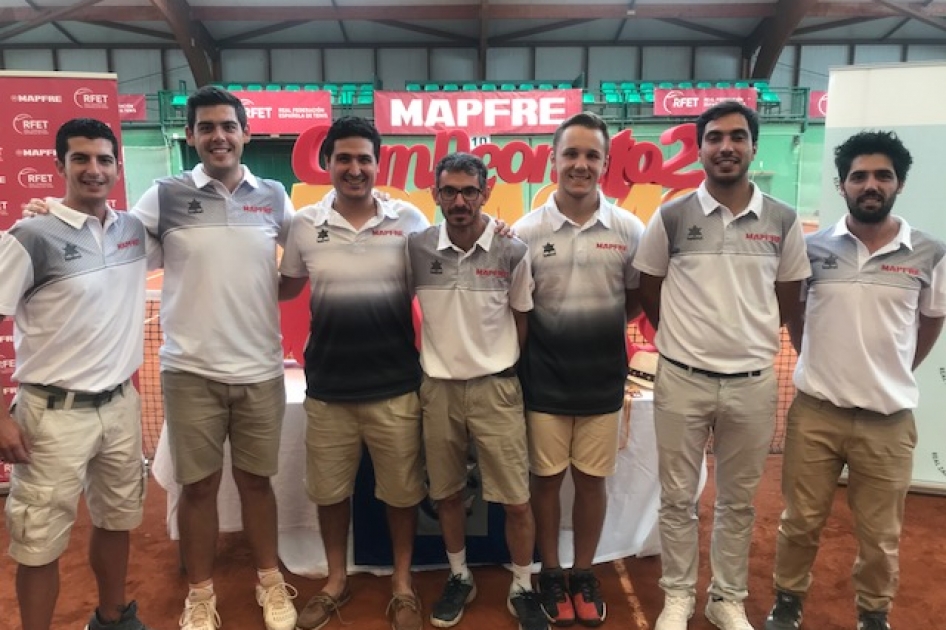 Equipo arbitral del Campeonato de España MAPFRE Júnior por Equipos en el Real Zaragoza CT Equipo arbitral del Campeonato de España MAPFRE Júnior por Equipos en el Real Zaragoza CT