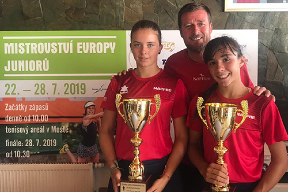 Tercer puesto del dobles formado por Ariana Geerlings y Naroa Aranzábal en los Campeonatos de Europa Juveniles Tercer puesto del dobles formado por Ariana Geerlings y Naroa Aranzábal en los Campeonatos de Europa Juveniles