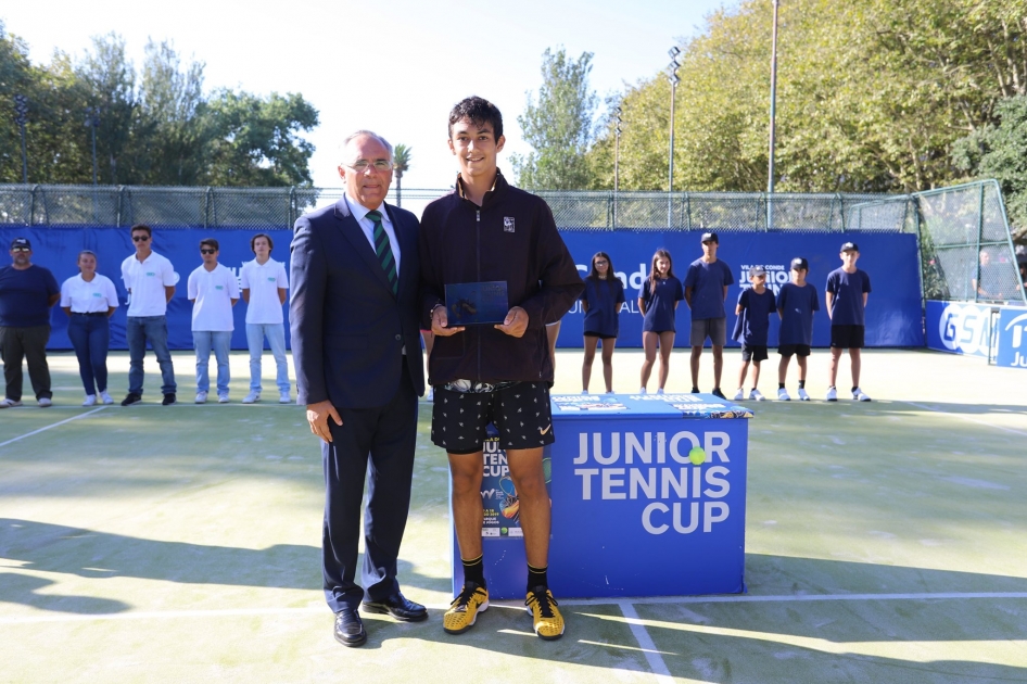 Daniel Rincón conquista su primer título del circuito mundial júnior en Portugal Daniel Rincón conquista su primer título del circuito mundial júnior en Portugal
