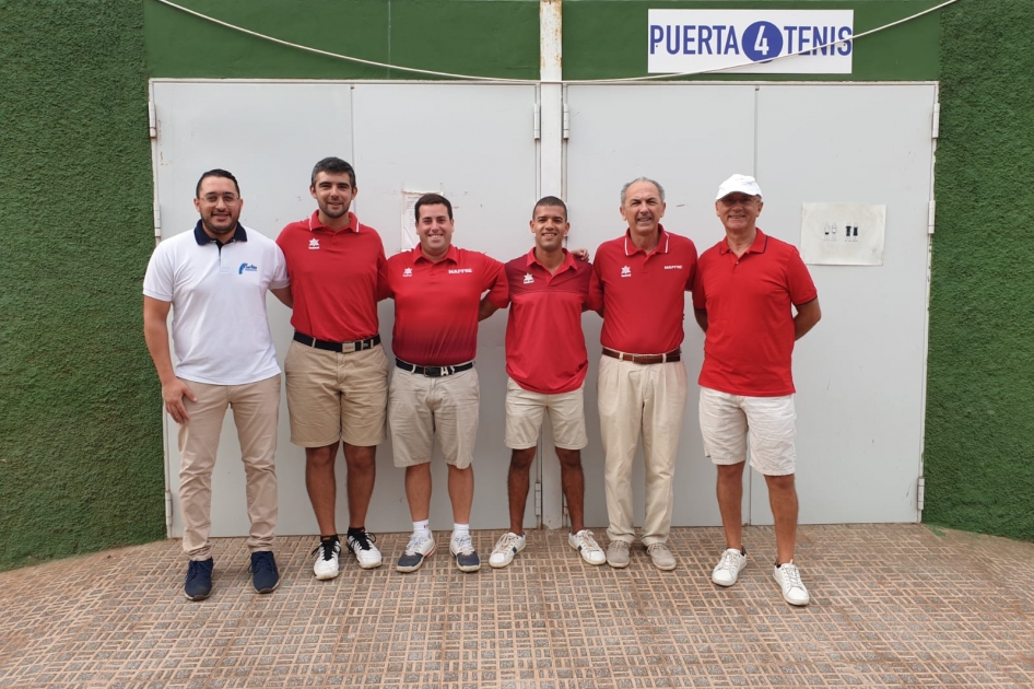 Equipo arbitral en los “XVI Internacionales de Tenis Femenino Ciudad de Melilla” Equipo arbitral en los “XVI Internacionales de Tenis Femenino Ciudad de Melilla”