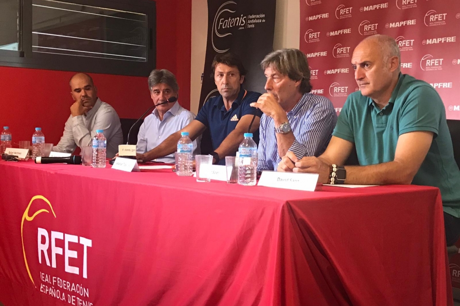 La RFET presenta el proyecto tenisXetapas a los tcnicos y clubes de Andaluca