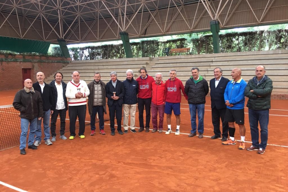 El CC Villa de Madrid se proclama Campen de Espaa Masculino +60 por primera vez