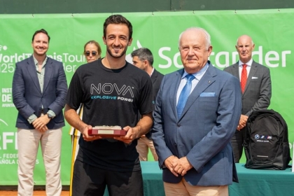 Javier Barranco gana su segundo ttulo en tres semanas en el internacional de Santander