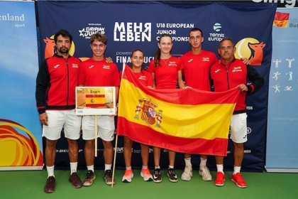 Charo Esquiva se proclama Subcampeona de Europa Jnior, y Xavi Palomar y Sergio Planellas en dobles