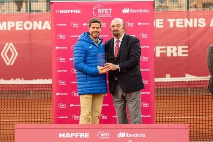 El tenis espa�ol reconoce la trayectoria internacional de Iv�n Mart�nez Barredo